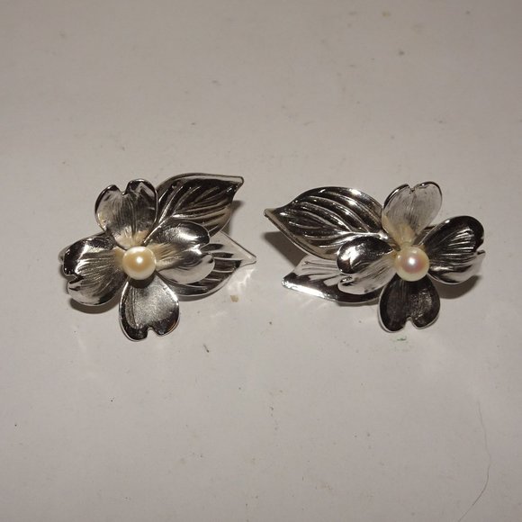 Vtg. HSB 1/20 12KT White G.F. Floral Earrings - Picture 3 of 7